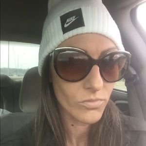 Meet your Posher, Cassandra